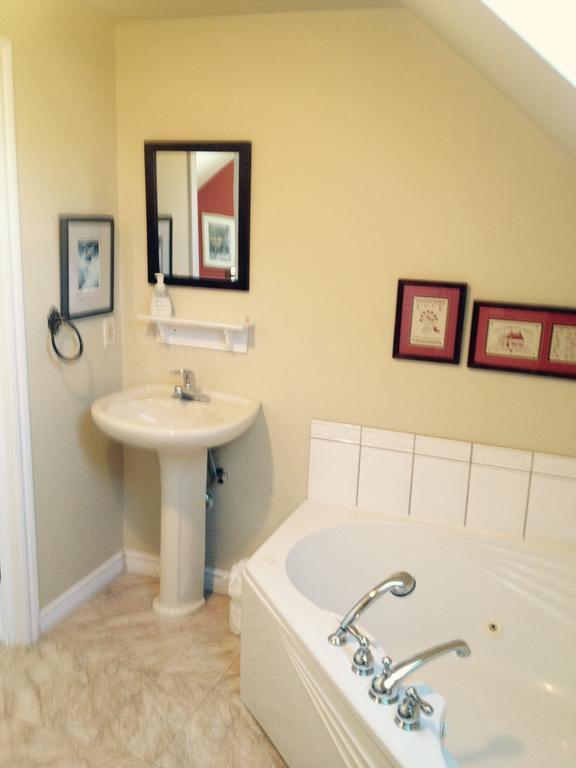 Mackenzie House B&B By Elevate Rooms Port Hawkesbury Dış mekan fotoğraf